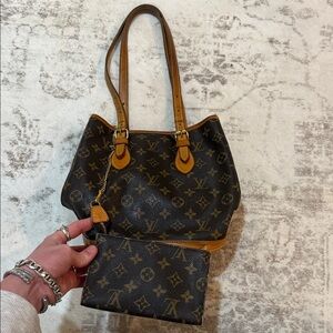 Louis Vuitton bucket bag with small pochette!!